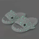 Világító Cápa, cápás papucs, fluoreszkáló,  26-31 méretig