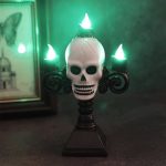 Koponyás gyertyatartó LED lángokkal, Halloweeni dekoráció