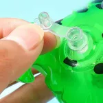 Felfújható, világító szemű béka 