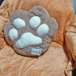 Mancs, tappancs alakú 2 az 1-ben párna, kézmelegítő, takaró 