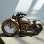 Chopper motor formájú asztali óra, ébresztő óra