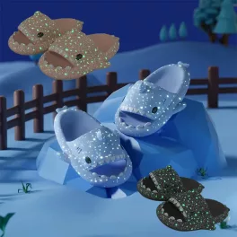  Világító Cápa, cápás papucs, fluoreszkáló,  36-41 méretig
