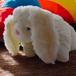 Tépőzáras összehajtható plüss párna