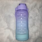 Színátmenetes motivációs kulacs, ivó palack 2 literes 