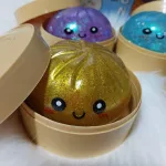 Glitteres világító, illatos Squishy Dumpling stresszoldó játék nagy