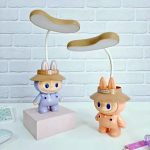 Labubu formájú gyerek asztali lámpa, rugalmas nyakkal, olvasáshoz, tanuláshoz