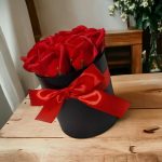 Rózsa box, szappanrózsák kör alakú díszdobozban, masnival