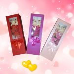 Világító, szappanrózsa csokor díszdobozban, macikkal , piros