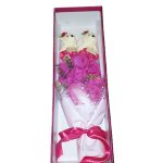 Világító, szappanrózsa csokor díszdobozban, macikkal , piros