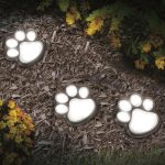 Tappancs formájú leszúrható napelemes kerti LED világítás