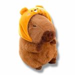 Capybara plüss sapkában 25cm