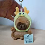 Sapkás plüss capybara kulcstartó 