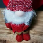 Teleszkópos lábú karácsonyi, skandináv manó szívvel, 36-50cm