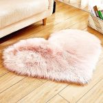 Szív alakú műszőrme szőnyeg 90x70cm 