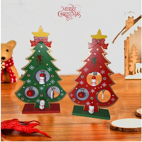 Karácsonyi dekoráció fenyő fából, felakasztható díszekkel 