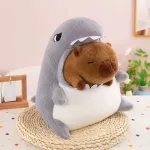 Plüss capybara cápa szájában