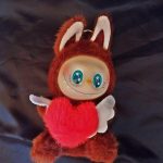 Labubu plüss énekel, világít 