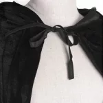Elegáns, fekete, kapucnis bársony köpeny, felnőtt méret 140cm, Halloween jelmez