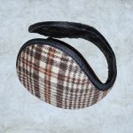 Téli fülvédő klasszikus kockás mintával, több féle színben