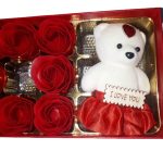 Világító azappanrózsa és maci díszdobozban